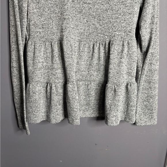 Love Fire Gray Long Sleeve Tiered Ruffle Scoop Neck Top Size Medium - Picture 2 of 6